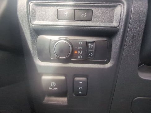 Used 2024 Ford Expedition XLT image 15