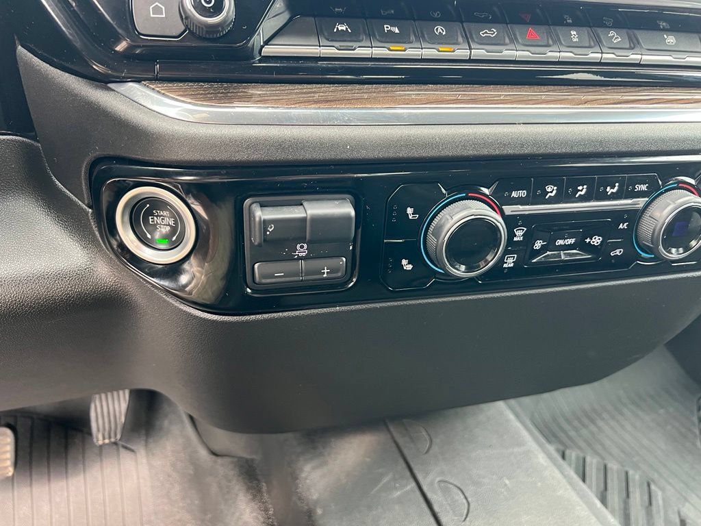 Used 2024 Chevrolet Silverado 1500 LT AWD/4WD image 32