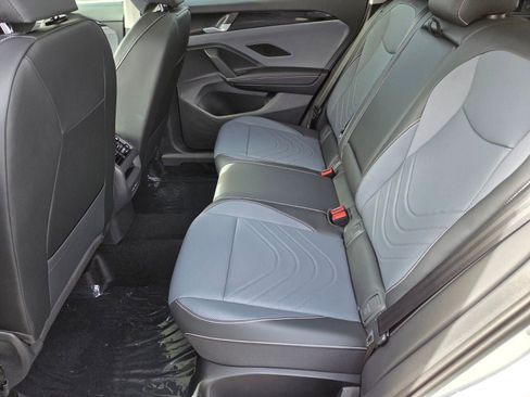 New 2026 Volkswagen Tiguan SE FWD image 8