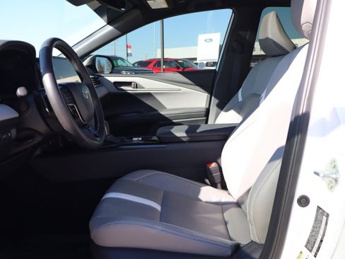 Used 2025 Toyota Camry SE w/ Multimedia Upgrade Package image 10