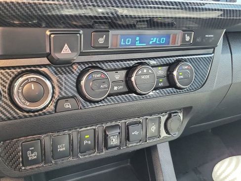Used 2020 Toyota Tacoma Limited AWD/4WD image 19