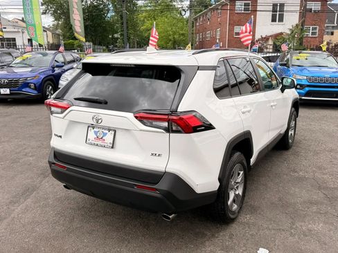 Used 2024 Toyota RAV4 XLE FWD image 7