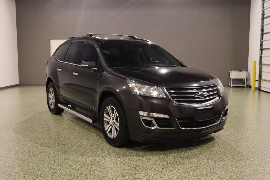 Used 2017 Chevrolet Traverse LT FWD image 1