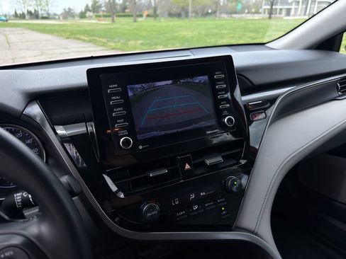 Used 2021 Toyota Camry SE image 12