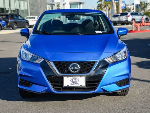 Used 2022 Nissan Versa SV image 2