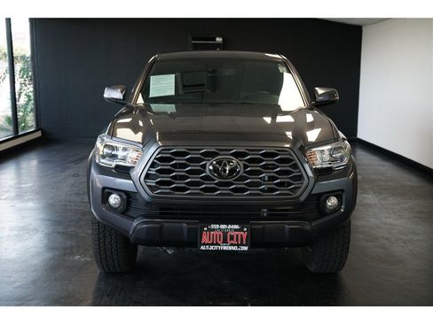 Used 2023 Toyota Tacoma TRD Off-Road w/ Technology Package AWD/4WD image 2