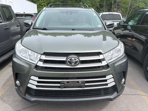 Used 2019 Toyota Highlander XLE AWD/4WD image 2