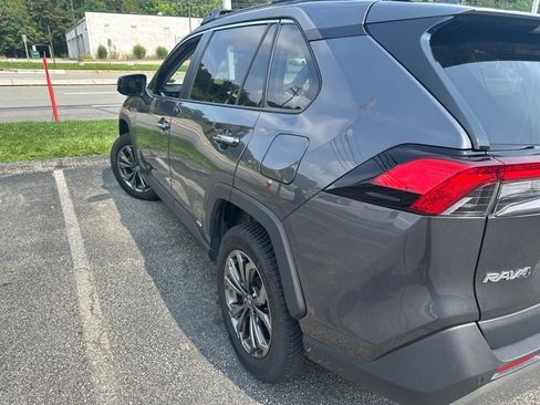 Used 2022 Toyota RAV4 Limited AWD/4WD image 9