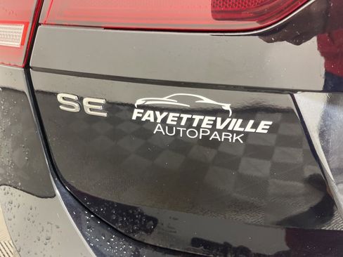 Used 2024 Volkswagen Tiguan SE image 4