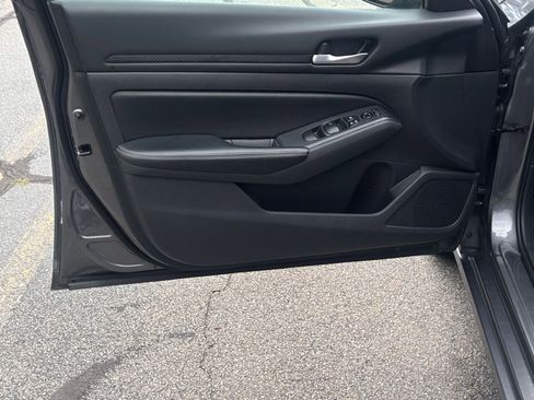 Used 2025 Nissan Altima 2.5 SV FWD image 18