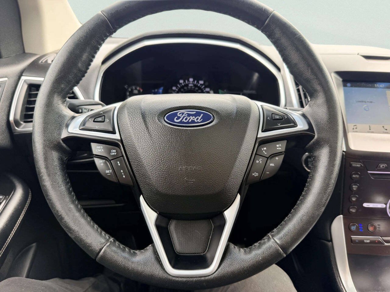 Used 2018 Ford Edge Titanium w/ Equipment Group 302A AWD/4WD image 30