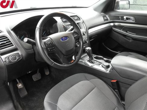 Used 2018 Ford Explorer XLT image 3