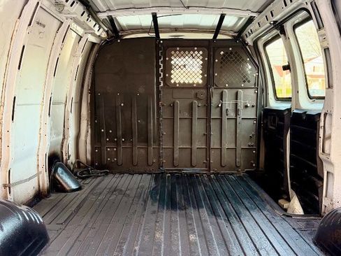 Used 2010 GMC Savana 1500 AWD image 13