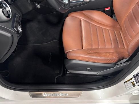 Used 2017 Mercedes-Benz GLC 300 4MATIC image 11