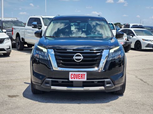 Used 2025 Nissan Pathfinder SL FWD image 2