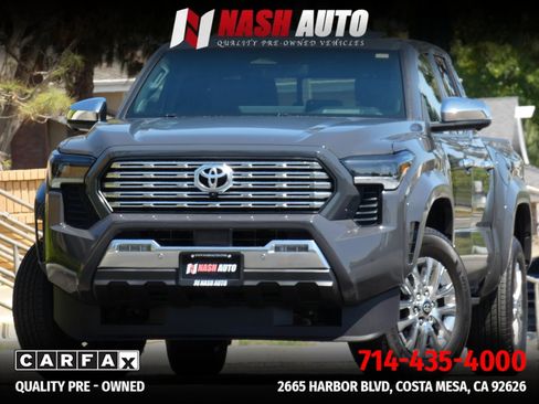 Used 2025 Toyota Tacoma Limited AWD/4WD image 2