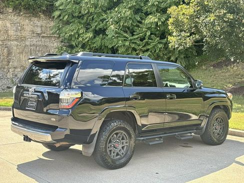Used 2020 Toyota 4Runner TRD Off-Road Premium w/ Moonroof Package AWD/4WD image 4