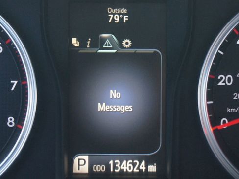 Used 2017 Toyota Camry SE image 4