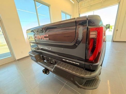Used 2024 GMC Sierra 2500 Denali w/ Denali Reserve Package AWD/4WD image 5
