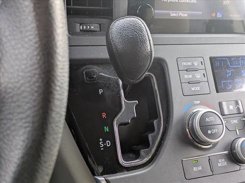 Used 2015 Toyota Sienna LE image 12