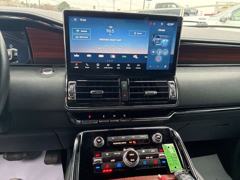 Used 2023 Lincoln Navigator Reserve image 23