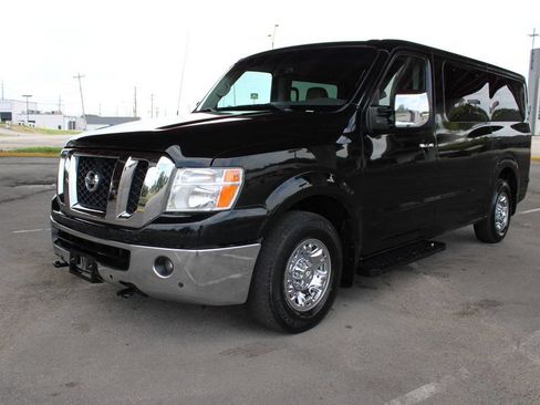 Used 2017 Nissan NV 3500 SL RWD image 2