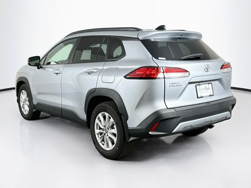 Used 2025 Toyota Corolla Cross LE w/ Moonroof Package FWD image 5