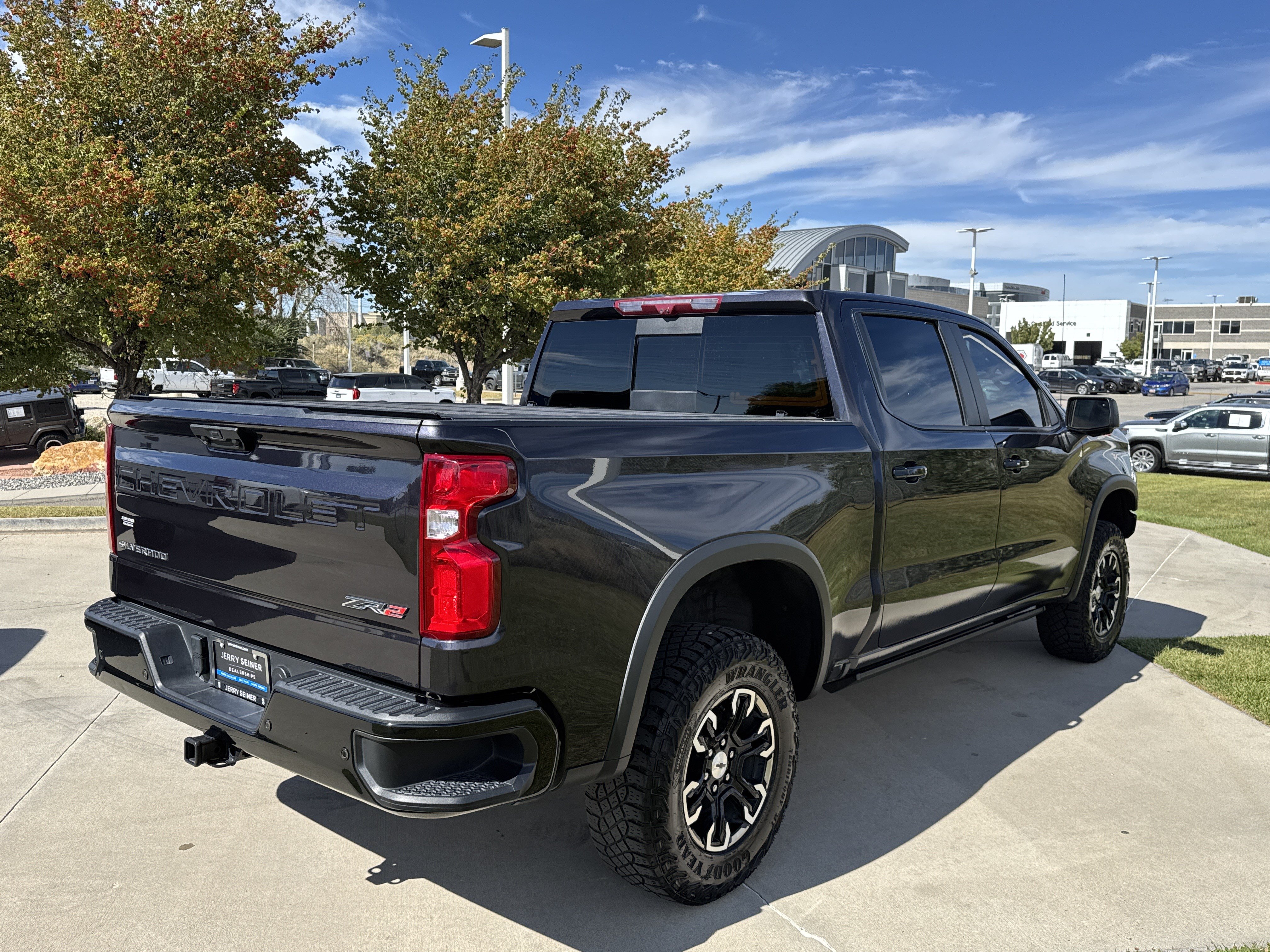 Used 2023 Chevrolet Silverado 1500 ZR2 w/ Technology Package AWD/4WD image 12