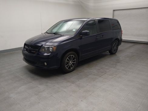 Used 2015 Dodge Grand Caravan R/T w/ Driver Convenience Group FWD image 2