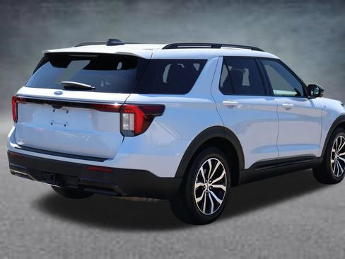 Used 2026 Ford Explorer ST-Line RWD image 3