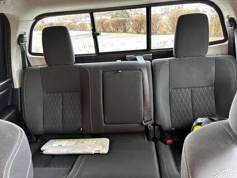 Used 2019 Nissan Titan SV image 34