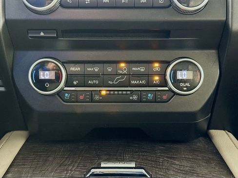 Used 2018 Ford Expedition Limited image 19