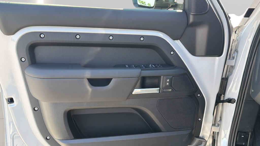 New 2026 Land Rover Defender 110 X-Dynamic SE AWD/4WD image 20