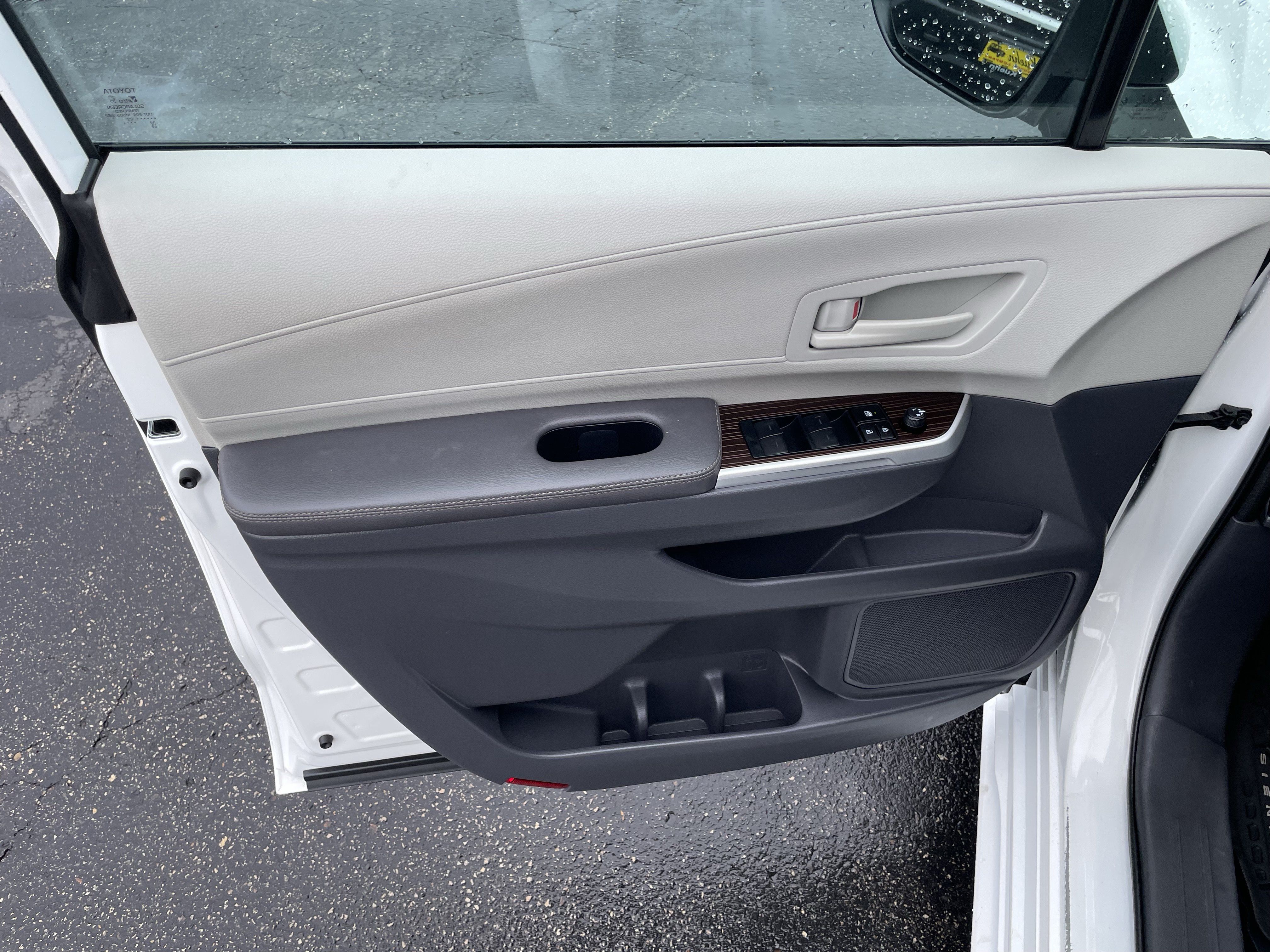 Used 2023 Toyota Sienna LE AWD/4WD image 8