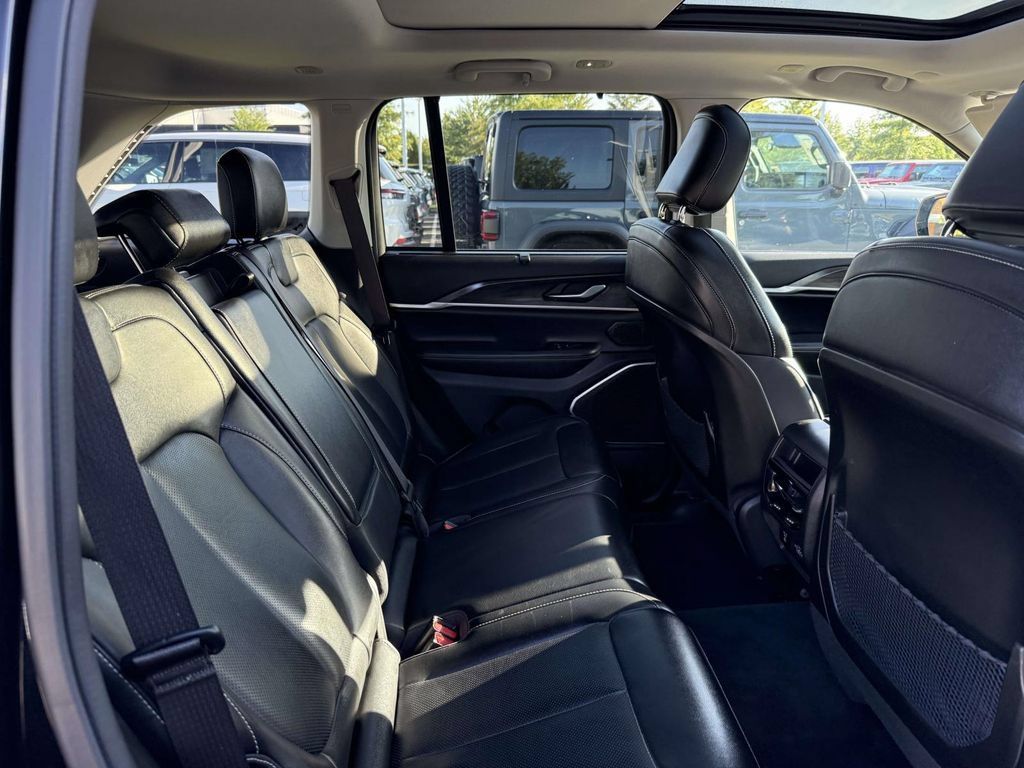 Used 2023 Jeep Grand Cherokee 4WD 4xe w/ Luxury Tech Group II image 16