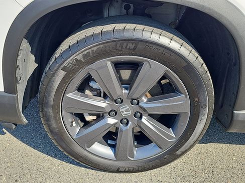 Used 2025 Honda Pilot Sport image 8