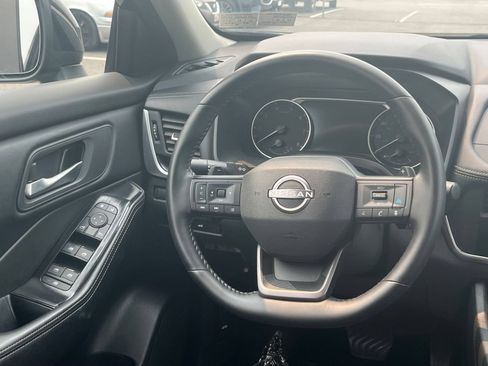 Used 2025 Nissan Rogue SV AWD/4WD image 30