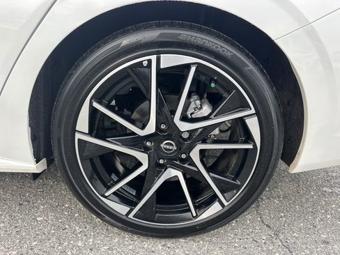 Used 2025 Nissan Sentra SR w/ SR Premium Package image 30