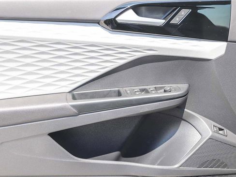 Used 2022 Volkswagen Taos S w/ IQ Drive S Package image 16