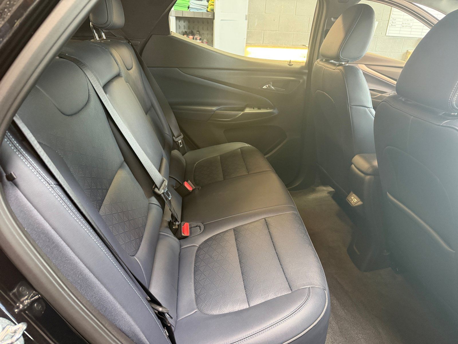 Used 2022 Chevrolet Bolt EUV Premier w/ Sun & Sound Package FWD image 15