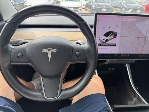 Used 2019 Tesla Model 3 Standard Range Plus image 9