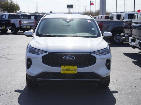 Used 2025 Ford Escape SE image 3