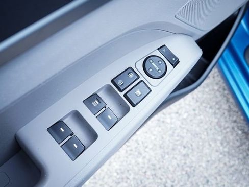 Used 2018 Hyundai Elantra SE image 18