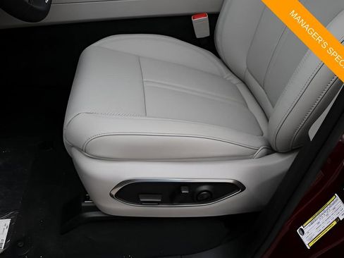 New 2025 Jeep Wagoneer L Series II AWD/4WD image 13