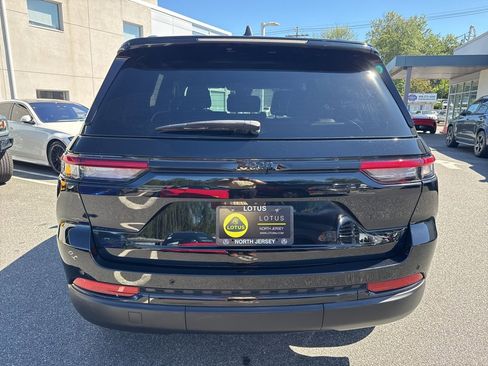 Used 2023 Jeep Grand Cherokee Altitude image 7