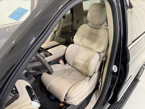 Used 2020 Lincoln Navigator L Reserve w/ Luxury Package image 11