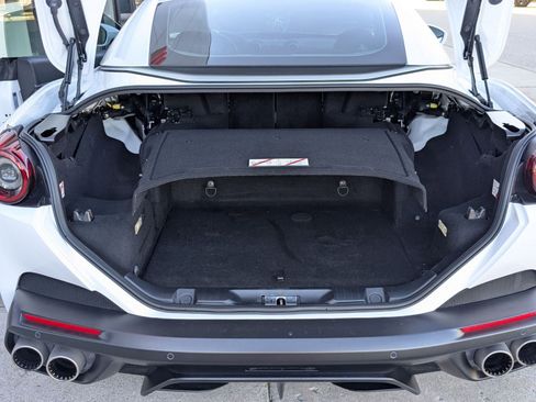 Used 2019 Ferrari Portofino image 21