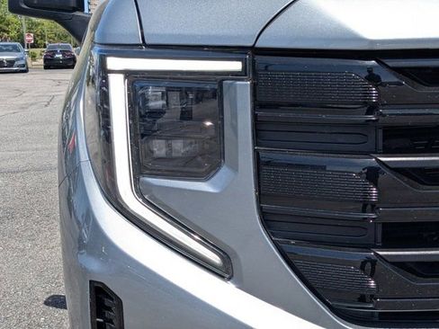 Used 2023 GMC Sierra 1500 Elevation w/ X31 Off-Road Package AWD/4WD image 10