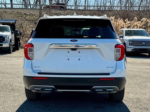Used 2023 Ford Explorer XLT w/ Equipment Group 202A image 4