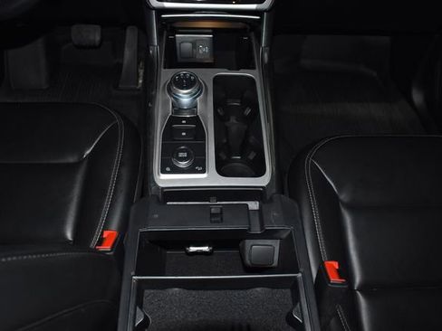 Used 2022 Ford Explorer XLT w/ Equipment Group 202A image 23